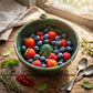 🍓 65% OFF NOW!🔥Berry Swirl Washing & Serving Bowl – Dual-purpose colander design, non-slip base & perfect for rinsing, draining & serving berries or snacks 🥣